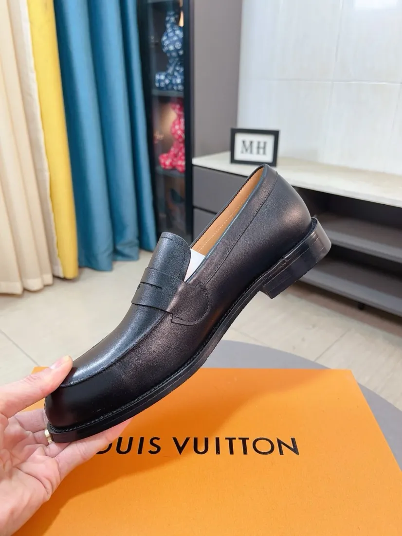 Men's Men's Shoes 💰500🌸🌸【LV】Louis Vuitton's new open-edge pigskin shoes are the most popular classic. Synchronized with the official website, the upper adopts Italian imported upper embossing➕comfortable cowhide lining, fashionable atmosphere, unique brand and unique craftsmanship. Highlighting the hot style of the new year. Stop hesitating, stop wandering, get it now. Code number: 38--44